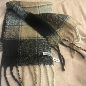 NWT Old Navy Black and Tan Plaid Scarf
